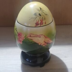 VINTAGE HANDMADE PAINTED. DECO EGG WITH REMOVABLE TOP. WOOD. HUMMINGBIRD.